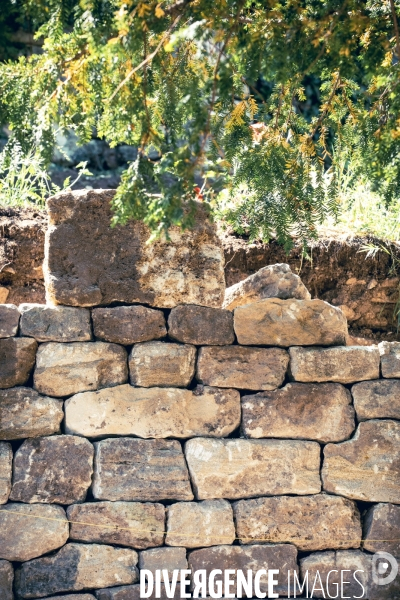 Muraillers Caladeurs,  construction en pierre seche.