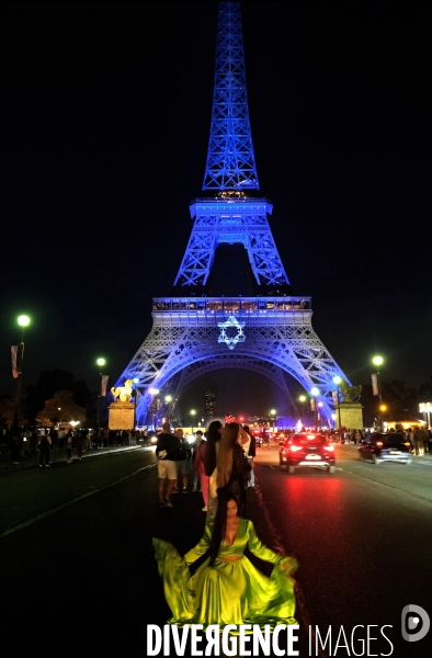 La Tour Eiffel éclairée aux couleurs du drapeau israélien
