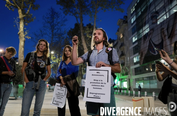 Manifestation féministe contre l animateur Stéphane Plaza