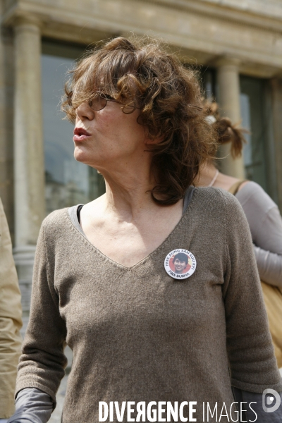 L actrice Jane Birkin reçue à l Elysee à propos de la situation en Birmanie. Bernard Kouchner et Jean-Daniel Levitte participaient à l entretien