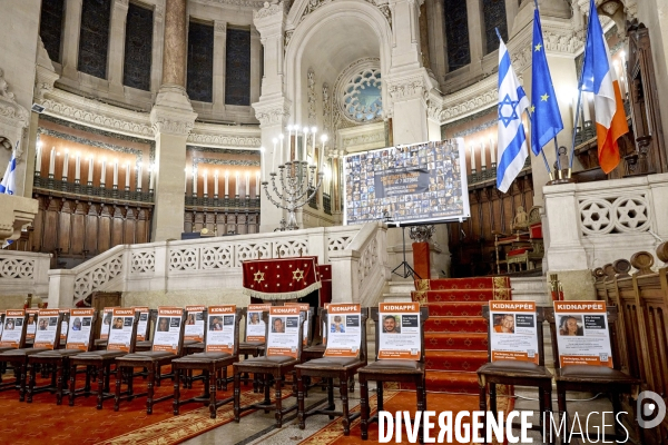 Rassemblement pour les otages israéliens du hamas à la synagogue de la Victoire