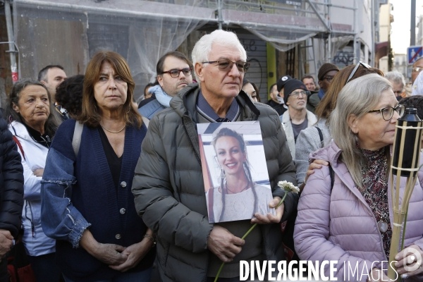 Ceremonie rue d Aubagne en hommage aux huit victimes.