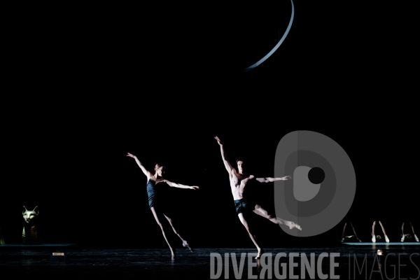 Stepping stones / Jirí Kylián / Ballet de l   Opéra national de Paris