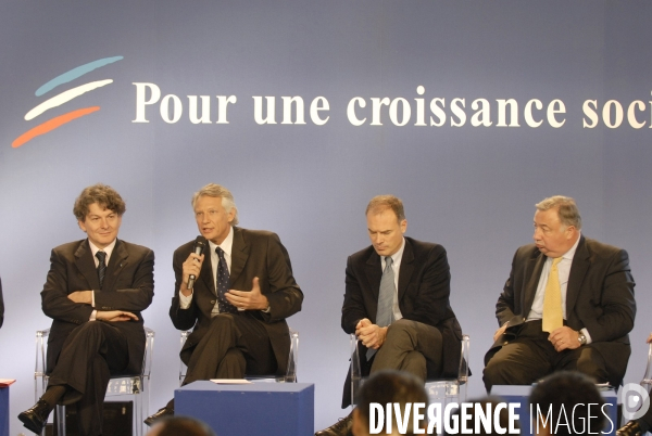 Conference de presse mensuelle du Premier Ministre Dominique de Villepin chez l equipementier automobile Valeo