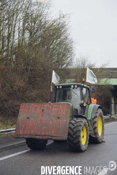 Blocage de l autoroute A16 par les agriculteurs