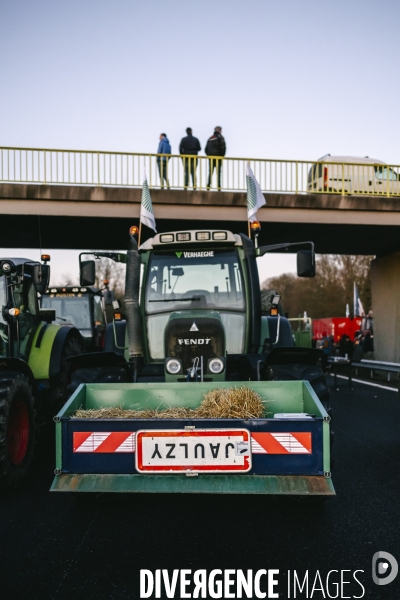 Blocage de l A1 à Senlis par les agriculteurs