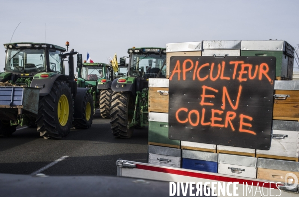 Blocage de l a6 a villabe par les agriculteurs, dans le cadre du blocage de paris.
