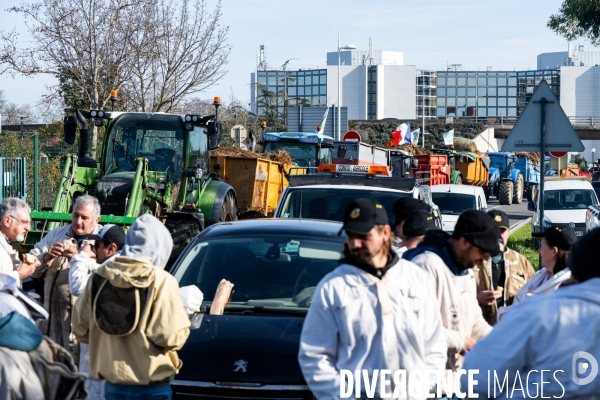 TOULOUSE : Blocage aeroport par les agriculteurs