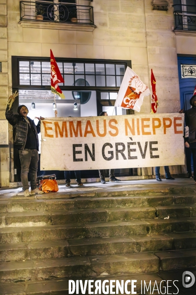 Contre manifestation de salaries sans papiers d Emmaus en greve