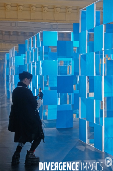 Aux beaux carrés, l exposition immersive de Daniel Buren au Bon Marché
