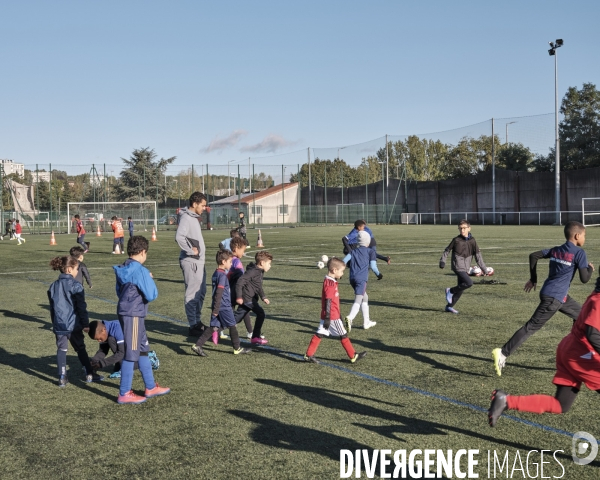 Val de Fontenay, Stade Pierre de Coubertin enfants à l’entrainement de foot-ball 