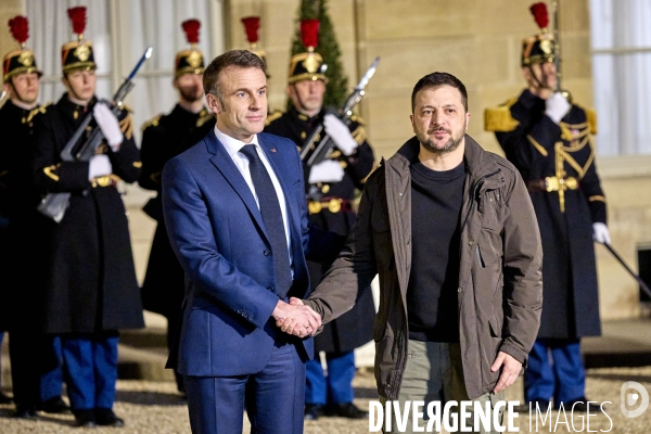 Emmanuel Macron , PR,  reçoit Volodymyr ZELENSKY, Président de l’Ukraine