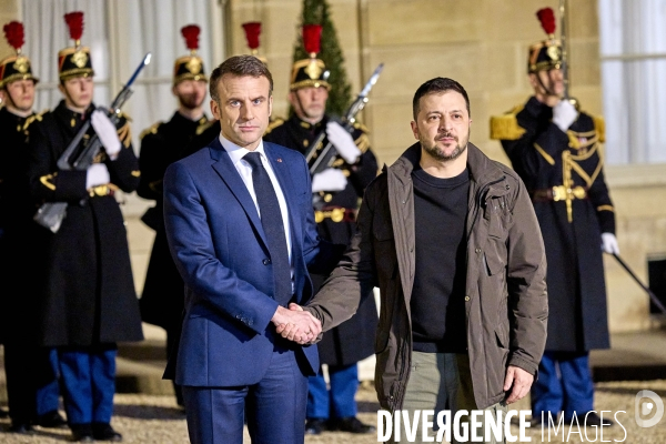 Emmanuel Macron , PR,  reçoit Volodymyr ZELENSKY, Président de l’Ukraine