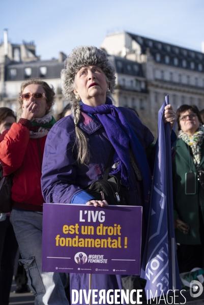 Suivi du vote du parlement et de l inscription de l IVG dans la constitution française depuis le Trocadéro.