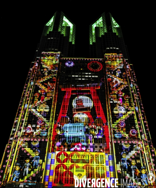Le plus grand video mapping au monde illumine les tours du gouvernement metropolitain de tokyo