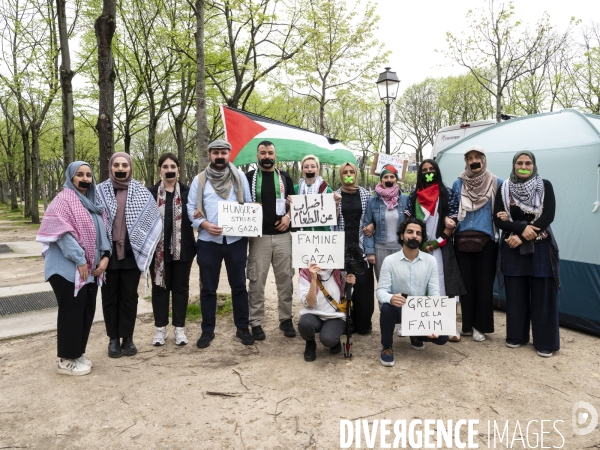 Conflit Israelo Palestinien.   Grève de la faim en soutien à Gaza   , Paris, le 6 avril. Israel-Gaza conflict.