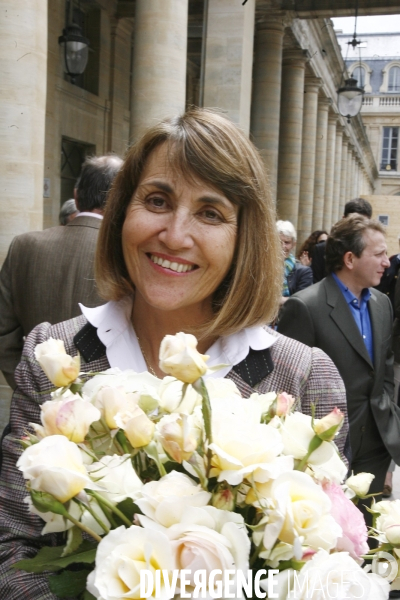 Christine albanel, ministre de la culture inaugure la 5eme edition des rendez-vous au jardin dans les jardins du palais royal