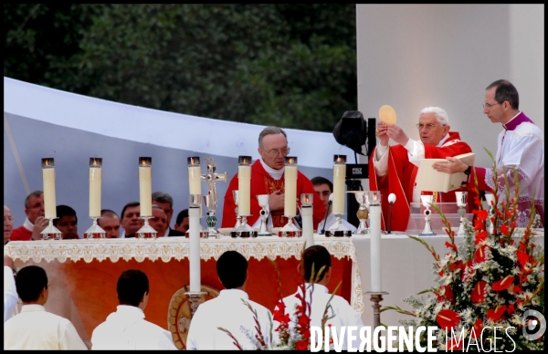 Le Pape Benoit XVI à Lourdes