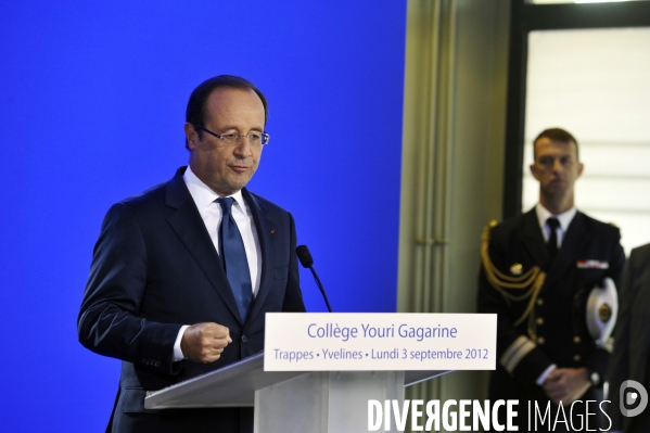 François Hollande ua collège Gagarine