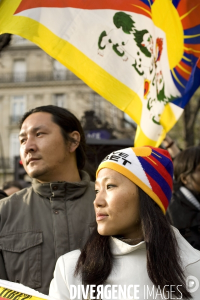 Manifestation pour le Tibet devant l ambassade de Chine à paris