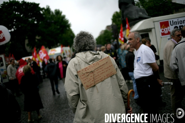 Manifestation intersyndicale du 27 mai 2010 a Paris . Demonstration in Paris