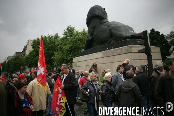 Manifestation intersyndicale du 27 mai 2010 a Paris . Demonstration in Paris