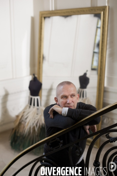 Jean-Paul Gaultier dans les locaux de sa maison de couture de la rue Saint Martin.