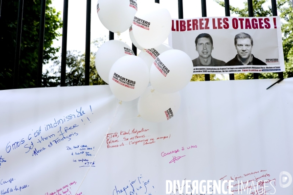 Mobilisation pour Stéphane Taponier et Hervé Ghesquière, les journalistes de France 3 otages depuis six mois en Afghanistan.