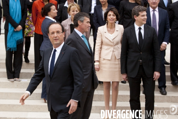 Photo de famille des membres du gouvernement de Jean-Marc Ayrault avec le Président de la République François Hollande