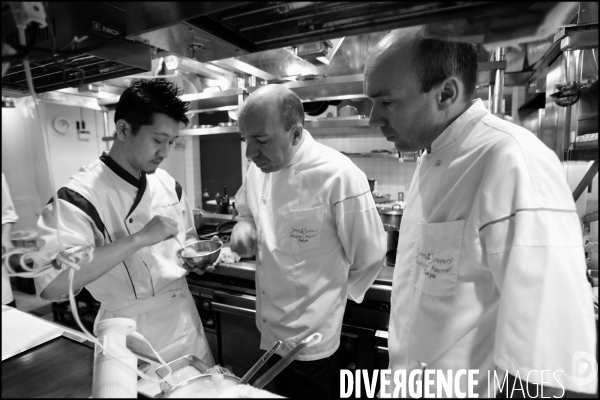 Les frères Jacques et Laurent POURCEL dans leur restaurant Sens & Saveurs de Tokyo