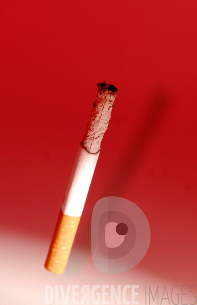 A compter du 1/02/07 interdiction de fumer dans les lieux publics Illustrations Cigrarettes