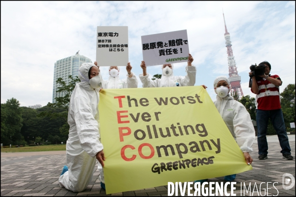 Manifestation devant l Assemblée Générale des actionnaires de TEPCO // Demonstration just before the TEPCO s General shareholders Meeting