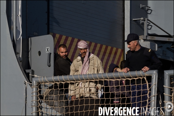 Evacuation des refugies Egyptiens par la marine Egyptienne dans le port de Gabes