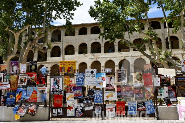 Les affiches pendant le Festival d Avignon