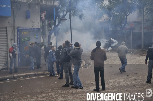Manifestation et violence policiere a tunis