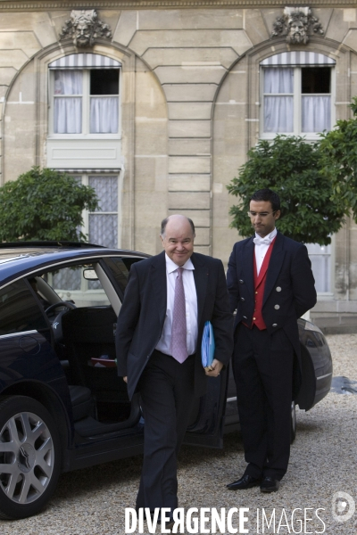 Nicolas Sarkozy reçoit les dirigeants des grandes banques à l Elysée