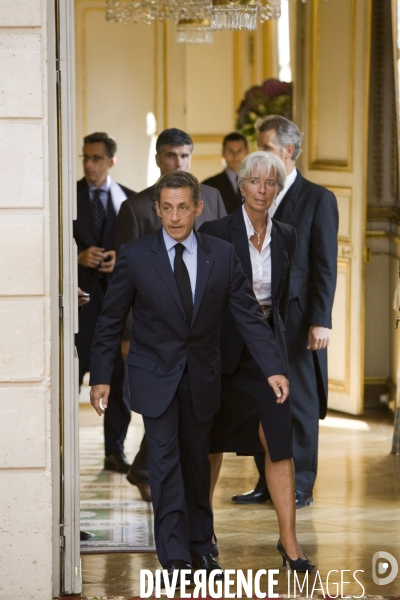 Nicolas Sarkozy reçoit les dirigeants des grandes banques à l Elysée