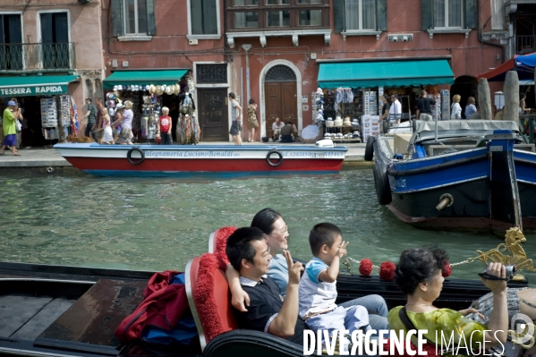 Des gondoles  Venise...