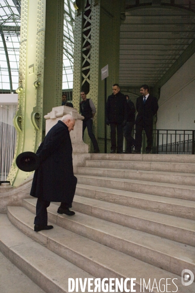 Vente aux enchères par François de Ricqles (Vice Président de Christie s France) de la collection Yves Saint Laurent et Pierre Bergé au Grand Palais