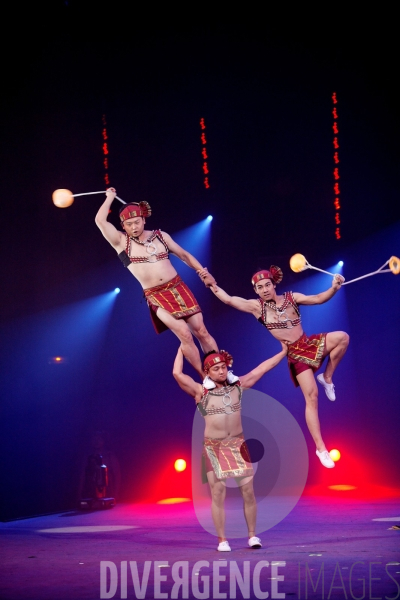 Li Ya La Fille de l Empereur - Cirque Phénix