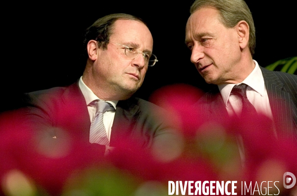 François Hollande soutient Bertrand Delanoë dans sa conquête du poste de premier secrétaire.