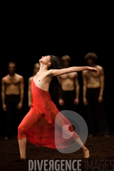 Le Sacre du printemps,  Chorégraphie par le Ballet de l Opéra de Paris