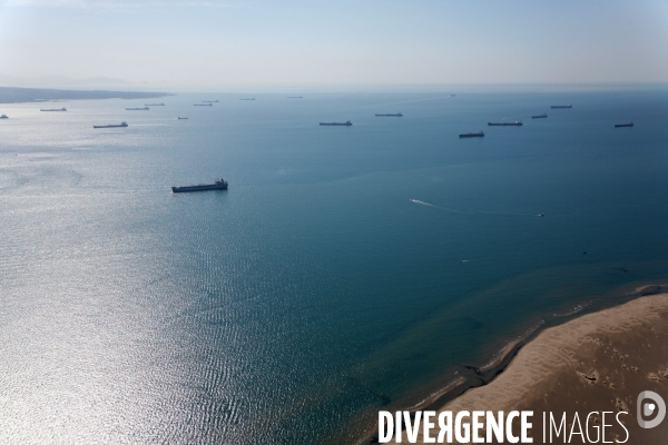Grève Port de Marseille : navires dans le golfe de Fos