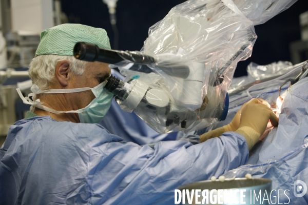 Opération chirurgicaleÊretransmises en direct devant 4 000 chirurgiens