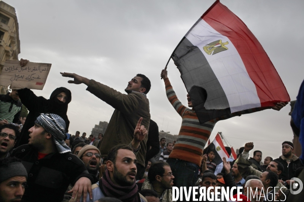13eme journee d occupation de la place tahrir, au caire, des egyptiens demandant la demission du president moubarak.