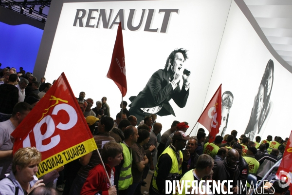 Manifestation des salaries et syndicats de l automobile au salon mondial de l automobile.