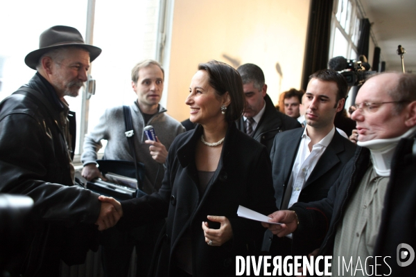 Segolene royal presente lors d une reunion de l assemblee participative du comite desir d avenir, a la belleviloise, dans le 20eme arrondissement.