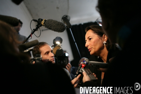 Segolene royal presente lors d une reunion de l assemblee participative du comite desir d avenir, a la belleviloise, dans le 20eme arrondissement.