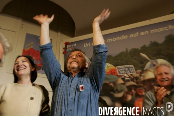 Jose Bove, candidat a la presidentielle 2007, en meeting a la Bourse du Travail de Saint Denis.