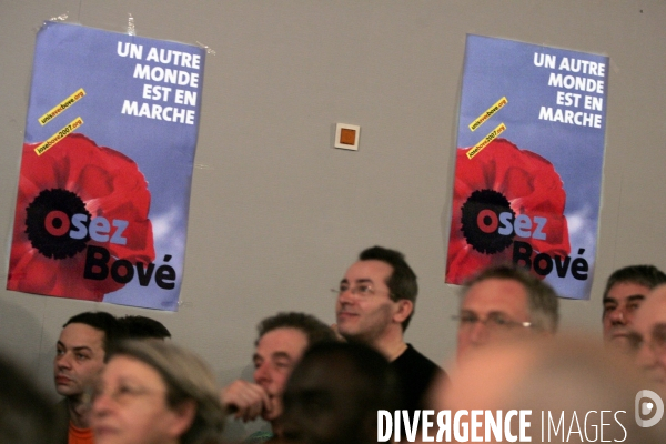 Jose Bove, candidat a la presidentielle 2007, en meeting a la Bourse du Travail de Saint Denis.